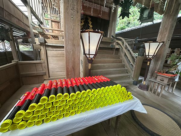 片手で使える初期消火用具「ファイヤーショーカスティック」に、火災安全への願いを込めた「火災除け御祈祷モデル」登場！