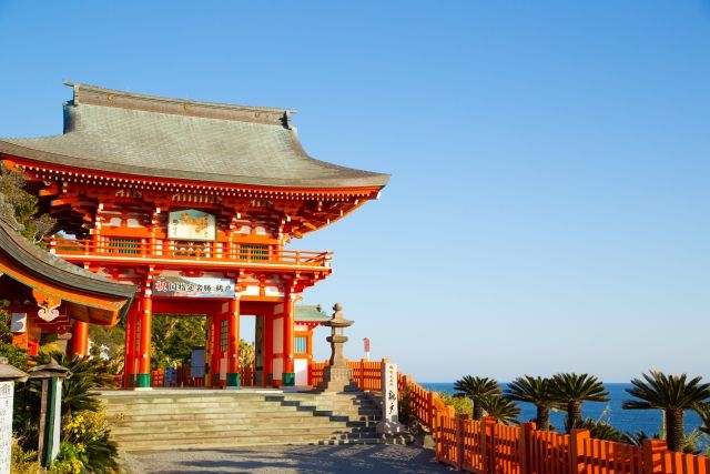 綺麗に日がさす神社の絶景