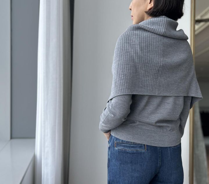 画像: 【PLST】メリノウールブレンドニットスヌード¥6,990、メリノウールブレンドクルーネックセーター（Mサイズ着用）¥8,990 www.plst.com