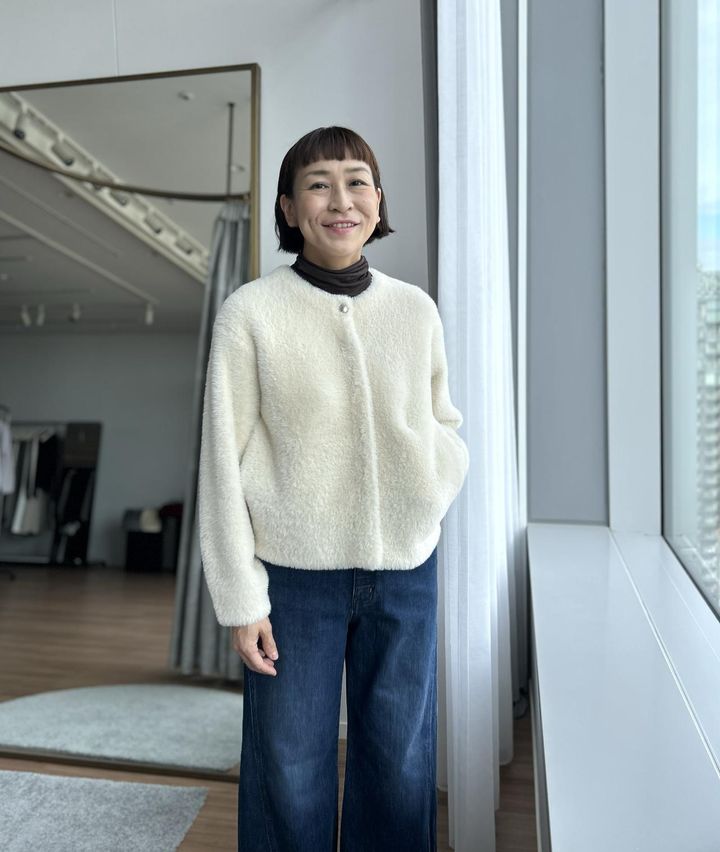 画像: 【PLST】フェザーヤーンカーディガン¥9,990、ウォームリザーブカシミヤブレンドタートルネックT（2026年11月中旬発売予定）¥4,990 、3Dフレアジーンズ¥11,000 www.plst.com