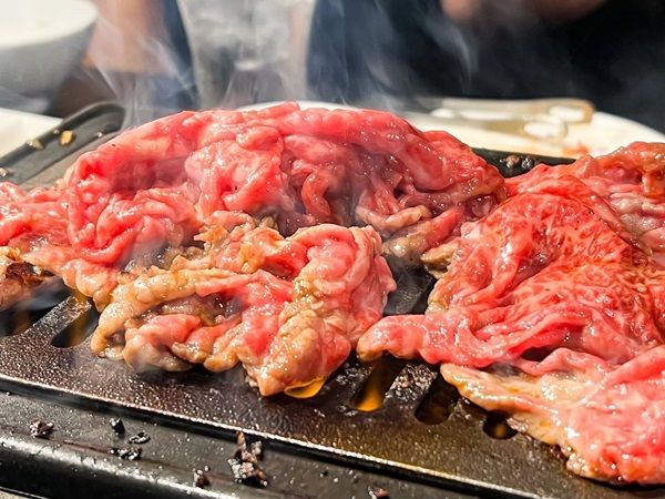 1杯99円のドリンクと豪快な肉を堪能！那覇・久茂地に「那覇 大衆焼肉 暴飲暴食」が新たに誕生