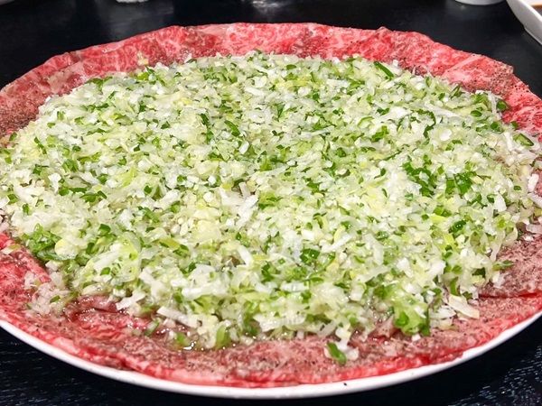 1杯99円のドリンクと豪快な肉を堪能！那覇・久茂地に「那覇 大衆焼肉 暴飲暴食」が新たに誕生
