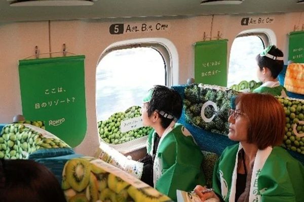 新幹線の車内が“緑まみれ”に！ロート製薬が「目の愛護デー」に親子で体験する特別企画を実施