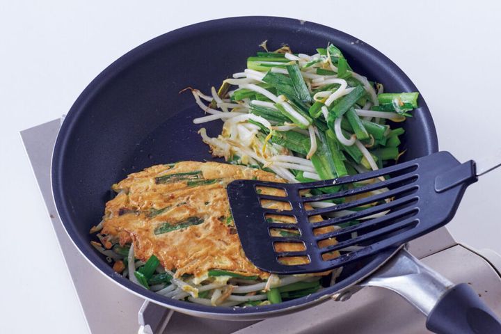 にらともやしのチヂミ目玉焼きのせ