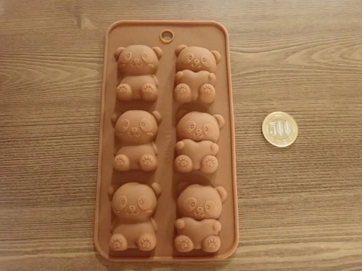 DAISO(ダイソー)：シリコーンチョコモールド(パンダ)