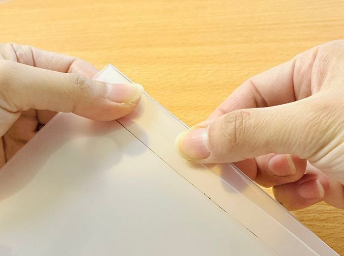 『A4サイズの書類』を折り目をつけずにバッグに収納する裏ワザ。家じゅうのクリアファイル全部こうしたくなる♡
