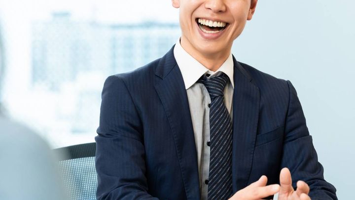 話す人