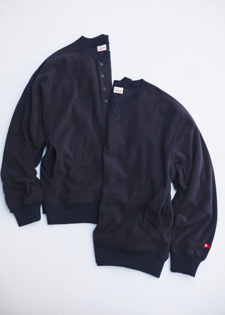 スウェットのように一枚で着られて、軽やかさと暖かさも両立。Healthknit（ヘルスニット）の「THERMAL FLEECE」は、滑らかなマイクロフリースを使った、冬の日常に寄り添う全4型のシリーズ。