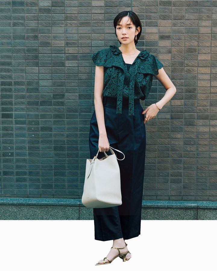 佐藤栞里 ブラウスコーデ