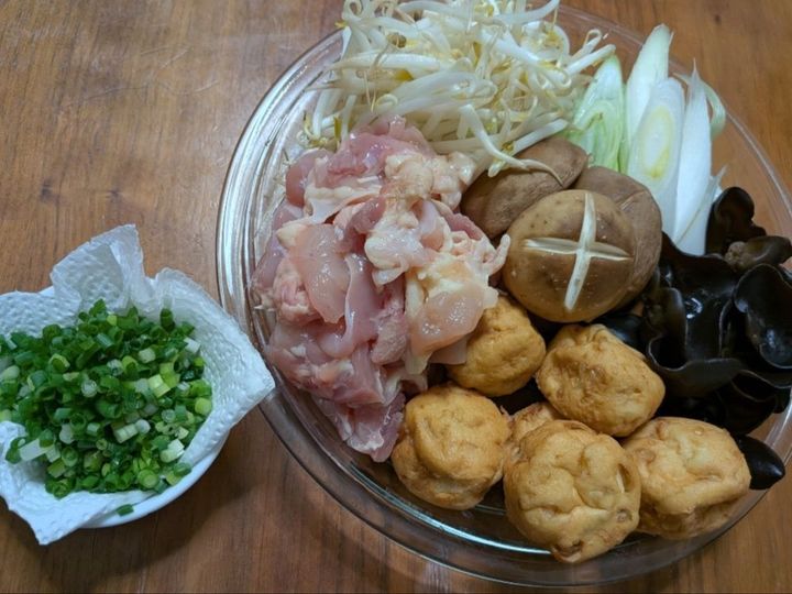 3、鍋の具を切る。盛り付ける。