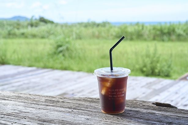 水出しのザ・コールドブリュー530円。テイクアウトしてビーチで飲むのも気持ちいい