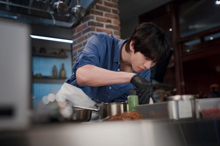 『ファイナル・テーブル』でカン・ハンを演じるアン・ヒョソプ