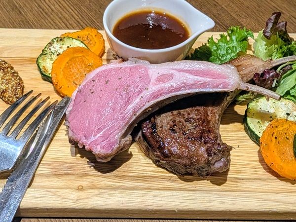 東京・池袋駅近くの「肉バル Bar＆Grill motto」が10日間の「ステーキ全品50％OFFキャンペーン」実施！