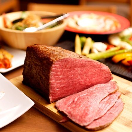 東京・池袋駅近くの「肉バル Bar＆Grill motto」が10日間の「ステーキ全品50％OFFキャンペーン」実施！