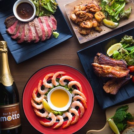 東京・池袋駅近くの「肉バル Bar＆Grill motto」が10日間の「ステーキ全品50％OFFキャンペーン」実施！