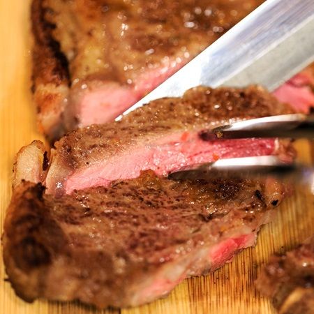 東京・池袋駅近くの「肉バル Bar＆Grill motto」が10日間の「ステーキ全品50％OFFキャンペーン」実施！