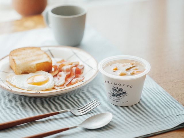 国産野菜たっぷりの、レンジで1分で食べられるカップスープ