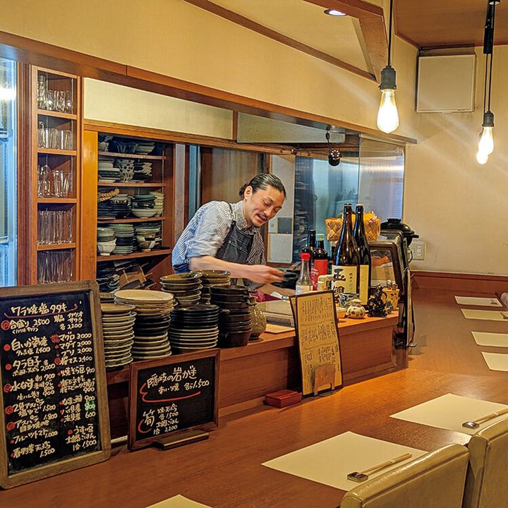島根〈酒とさかな でろ〉店内
