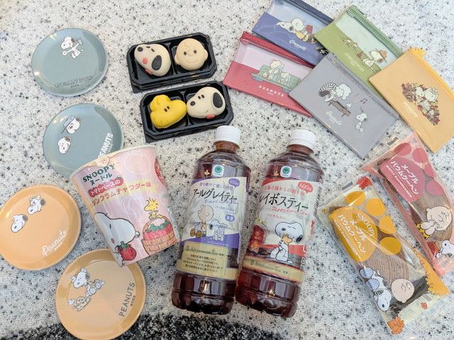 ファミリーマートの「スヌーピーと楽しむ、ファミマの秋」のコラボ商品と限定グッズ