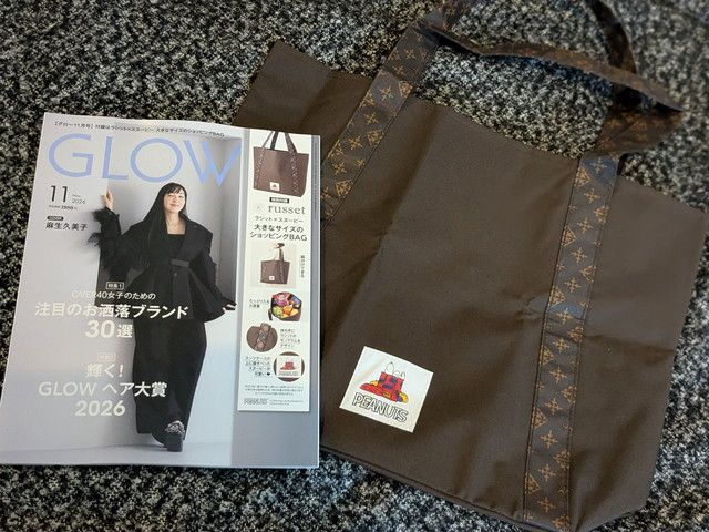 GLOW2026年11月号の表紙と付録のショッピングBAG