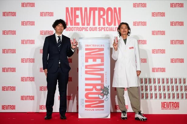 【写真】発表会には俳優の窪塚洋介さんが白衣姿で登壇