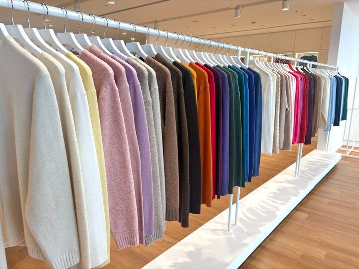 【ユニクロ（UNIQLO）おすすめニット8選】30代が試着！ 秋冬コーデに本当に使いたい一枚は？