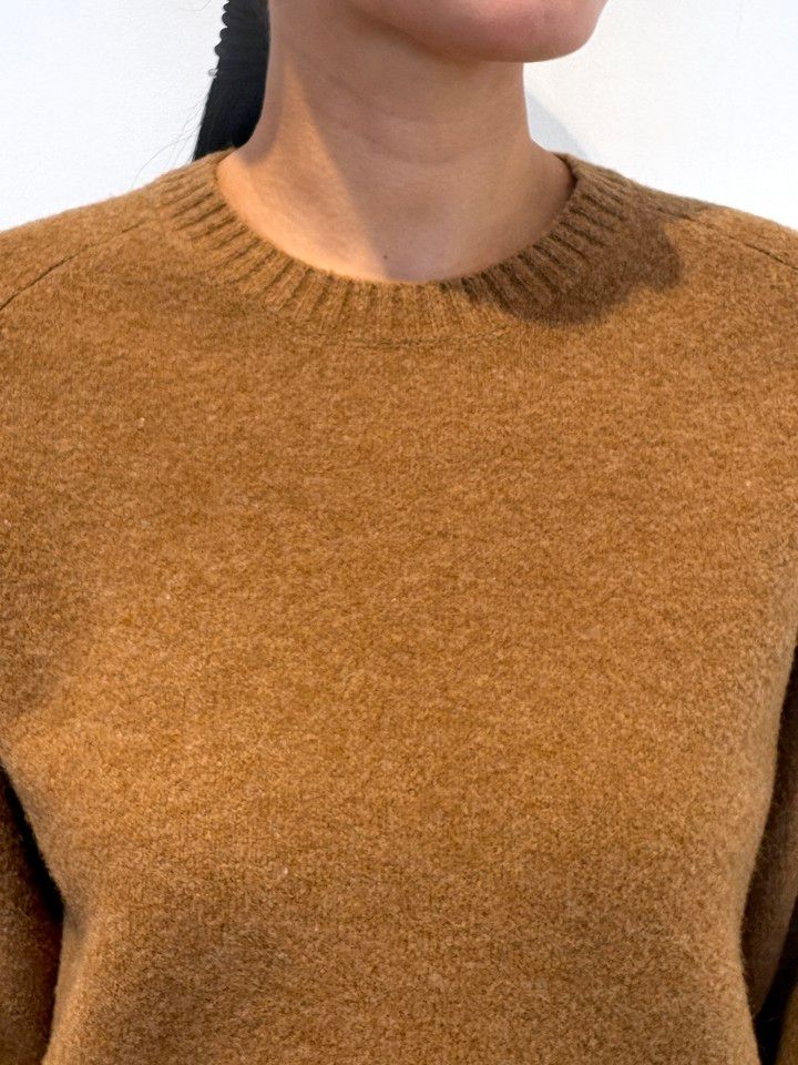 「スフレヤーンクルーネックセーター」￥3990