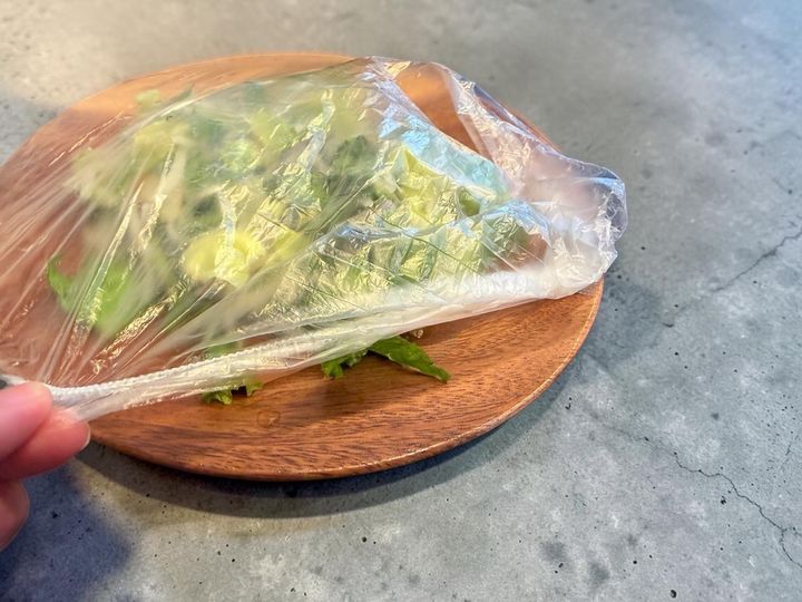 ラップが密着しない木の食器にも使える