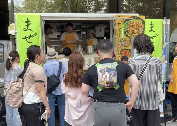 「麺屋鶴味」がEAT JAPANで2日間即完売！三河屋製麺のまぜそばや秋葉原「イエロ」コラボドリンクの体験が話題に