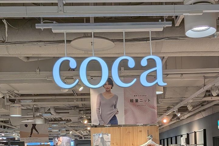 cocaの「金ボタンニットカーディガン」が人気！（画像はイメージ）