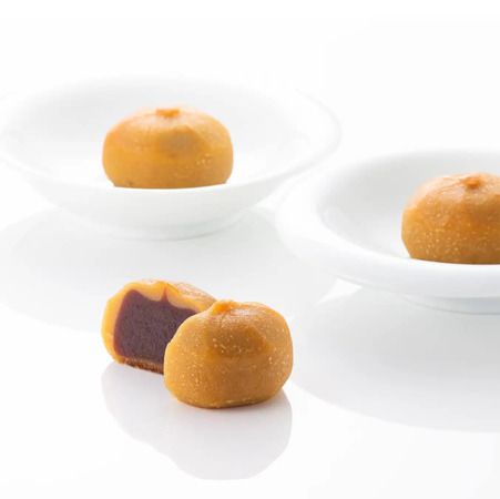 YOASOBIと銘菓「北海道あんぽてと」のコラボ商品発売！特製しおりをランダムで封入