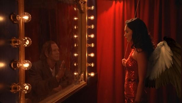 翼の生えた天使に扮した『パッション・プレイ』 [c]Image Entertainment/Courtesy Everett
