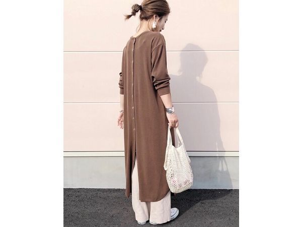 ロングカーディガンで縦ラインを強調したコーデ例