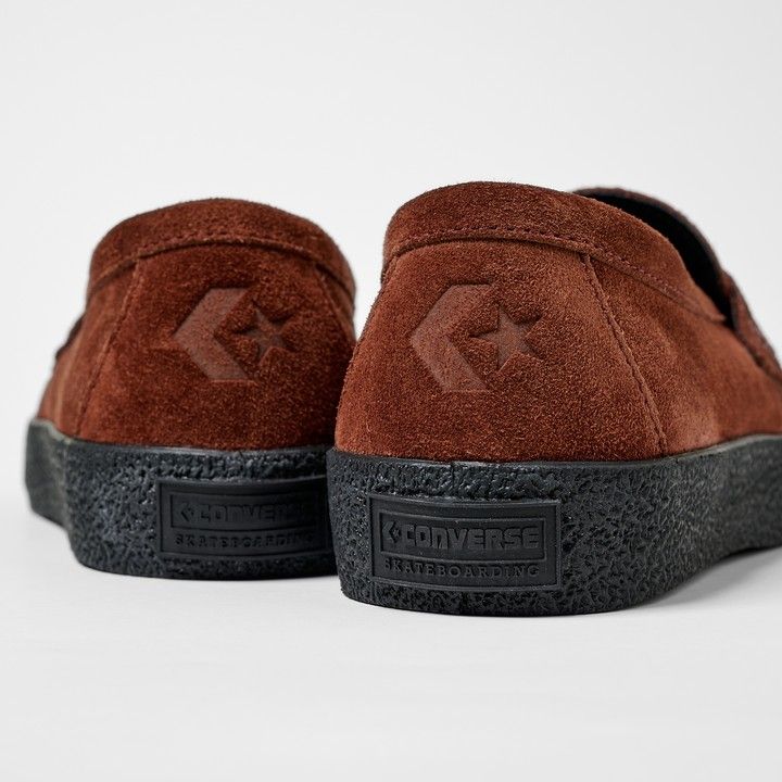  「コンバース」の「CS LOAFER II SK」ロゴ