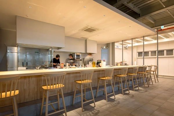 松山・大街道の都市型ワイナリー「BLUE WAX WINERY」がグッドデザイン賞受賞！東京でパネル展示も