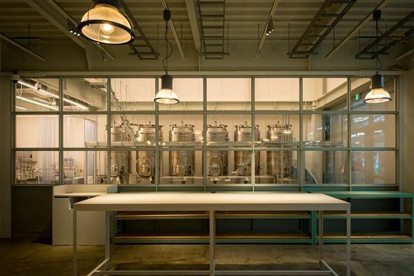 松山・大街道の都市型ワイナリー「BLUE WAX WINERY」がグッドデザイン賞受賞！東京でパネル展示も