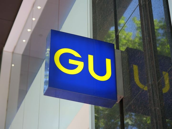 「GU」から、「ハリー・ポッター」の冬のスペシャルコレクションが12月18日（金）に販売開始予定です。ホグワーツの冬をテーマにした部屋着とルームソックス全4型に、SNSで期待の声が寄せられている同コレクションを紹介します。