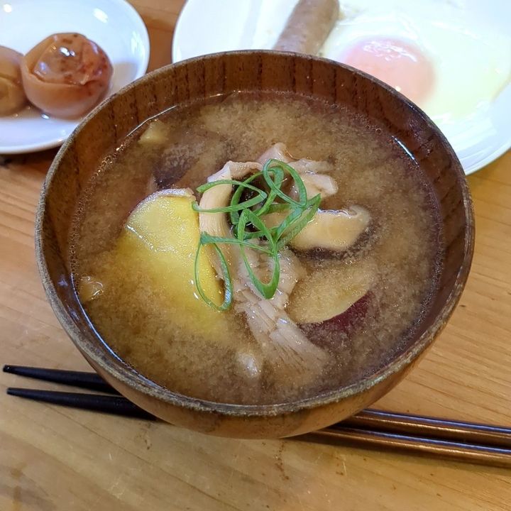冷凍保存したキノコでお味噌汁！キノコを冷凍するといいことだらけ！
