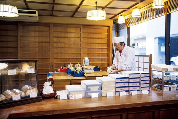 ぎぼしの店内、5代目上田さん