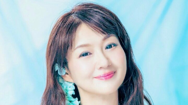 【写真・画像】“ミスコン荒らし”57歳女性芸人、年齢を感じさせない美脚に感嘆の声「スタイル良！」「膝綺麗！」 1枚目