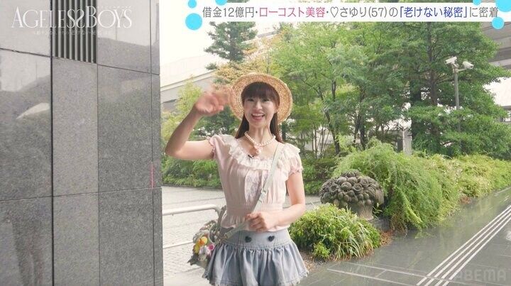 【写真・画像】“ミスコン荒らし”57歳女性芸人、年齢を感じさせない美脚に感嘆の声「スタイル良！」「膝綺麗！」 2枚目