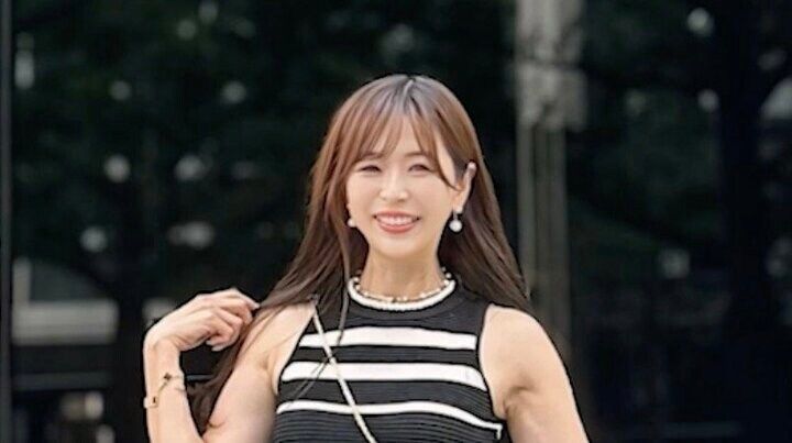 【写真・画像】「20代にしか見えない」 年中ミニスカの“奇跡の55歳”女性、現在の姿に反響「美魔女だ」 1枚目