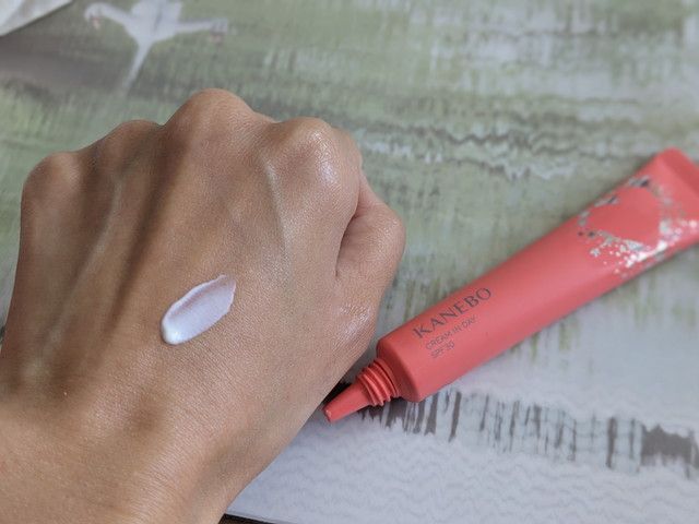 チューブタイプのクリーム イン デイⅡ リミテッド サイズａ