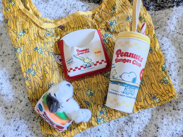 スヌーピーのポテトバッグ・ぬいぐるみチャーム・ミルクシェイクポーチを並べた全体写真