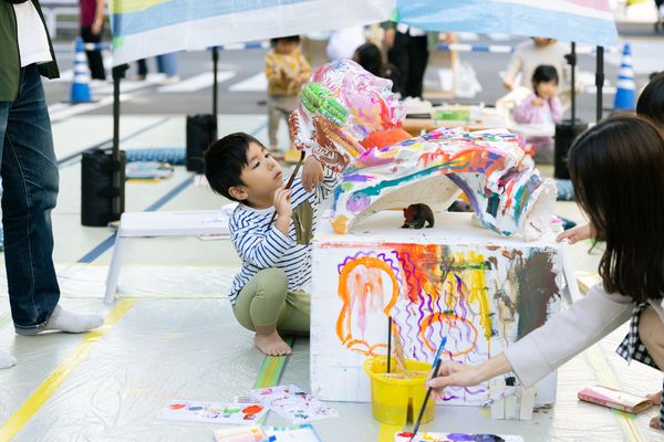 さまざまな分野で活動するひとたちが出会う東京・神田のあたらしい縁日「なんだかんだ」開催