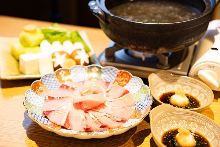 酒菜 向日葵の自家製のポン酢で味わう、冬季限定の「鰤しゃぶ」