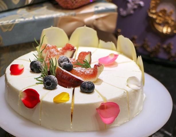 ハーブの繊細な余韻を織り込んだいちじくのショートケーキ「レーヌ・ド・フィグ」