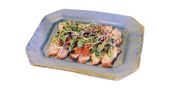 まぐろ脳天の炙りカルパッチョ ソースアンティボワーズ ￥1540
