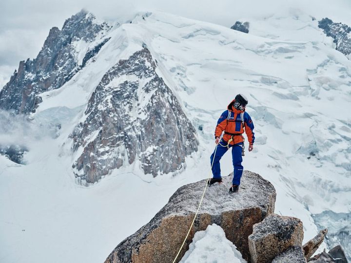 1995年12月、登山家ステファン・シーグリットがパタゴニアの山々に挑んだ際に着用したモデルで、その後の最高峰ライン「Eiger Extreme（アイガー・エクストリーム）」の幕開けとなった一着。