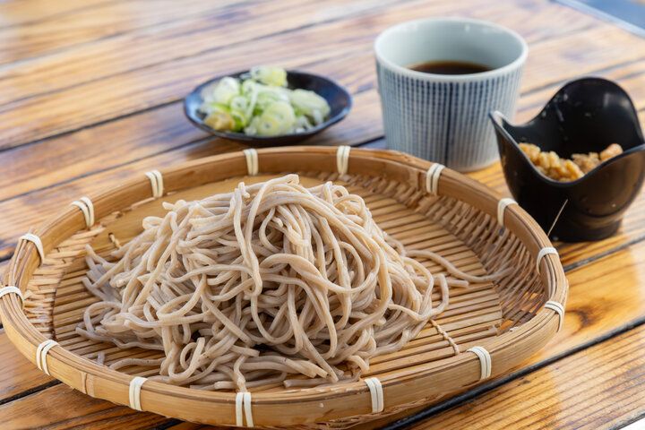 旧軽井沢から旧碓氷峠へ。縁結びの神社と紅葉も美しい茶屋の名物もちを味わって